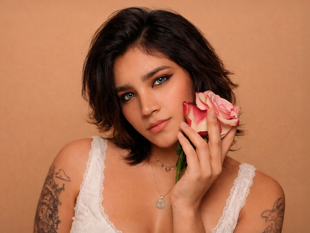 AlexiaBanner Nude