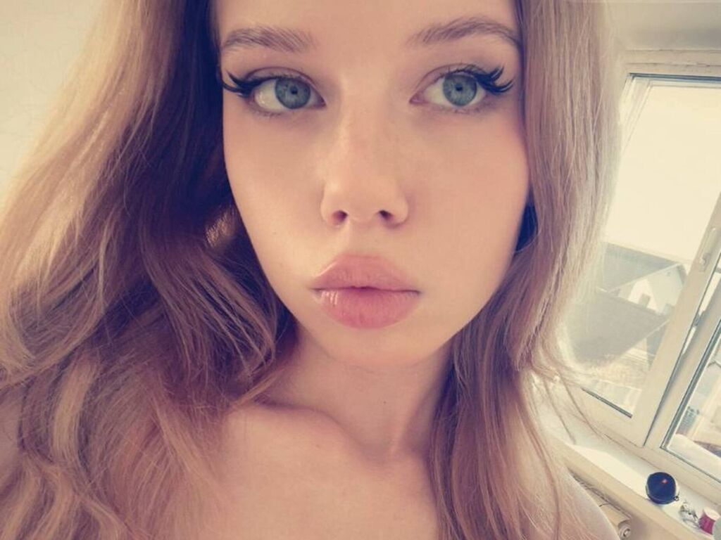 AllynEdmison Nude