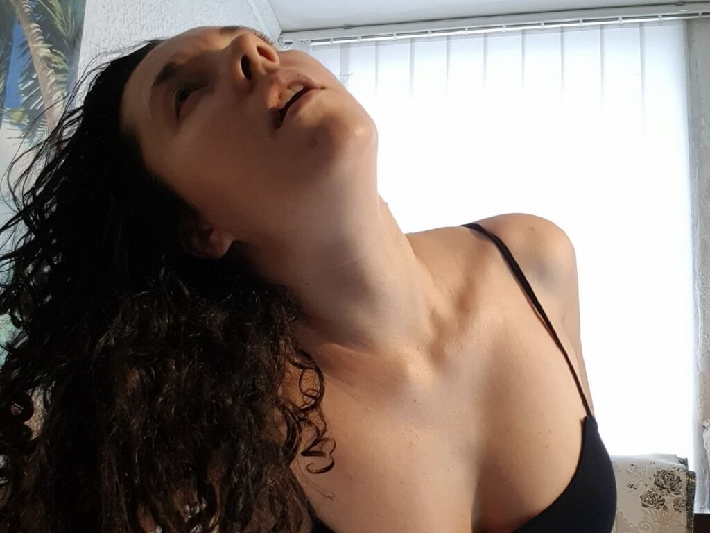 Live Sex Cam AnaMiles - 37 Year Old Porn