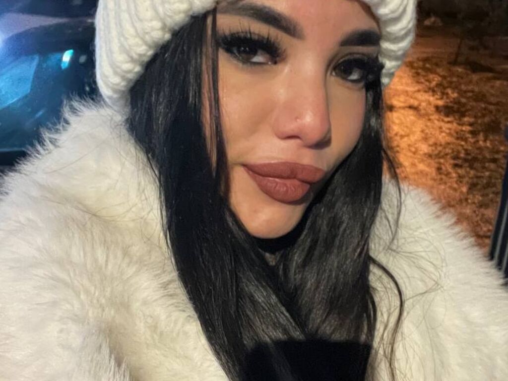 AnoraCler Nude