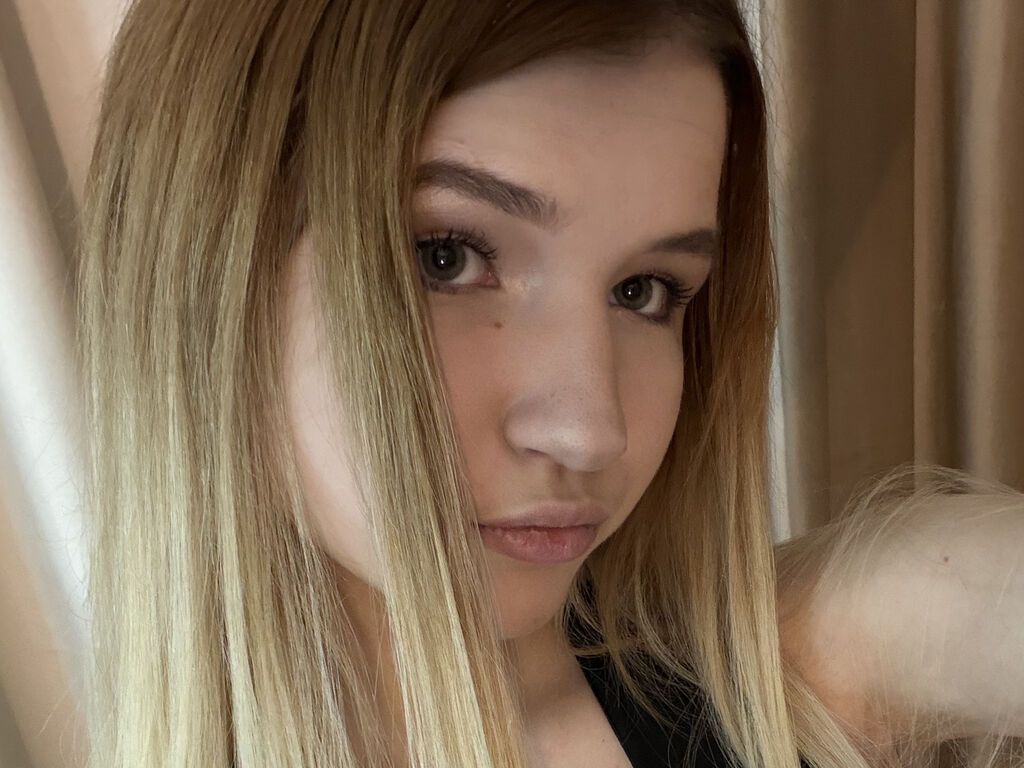 AraPosey Nude