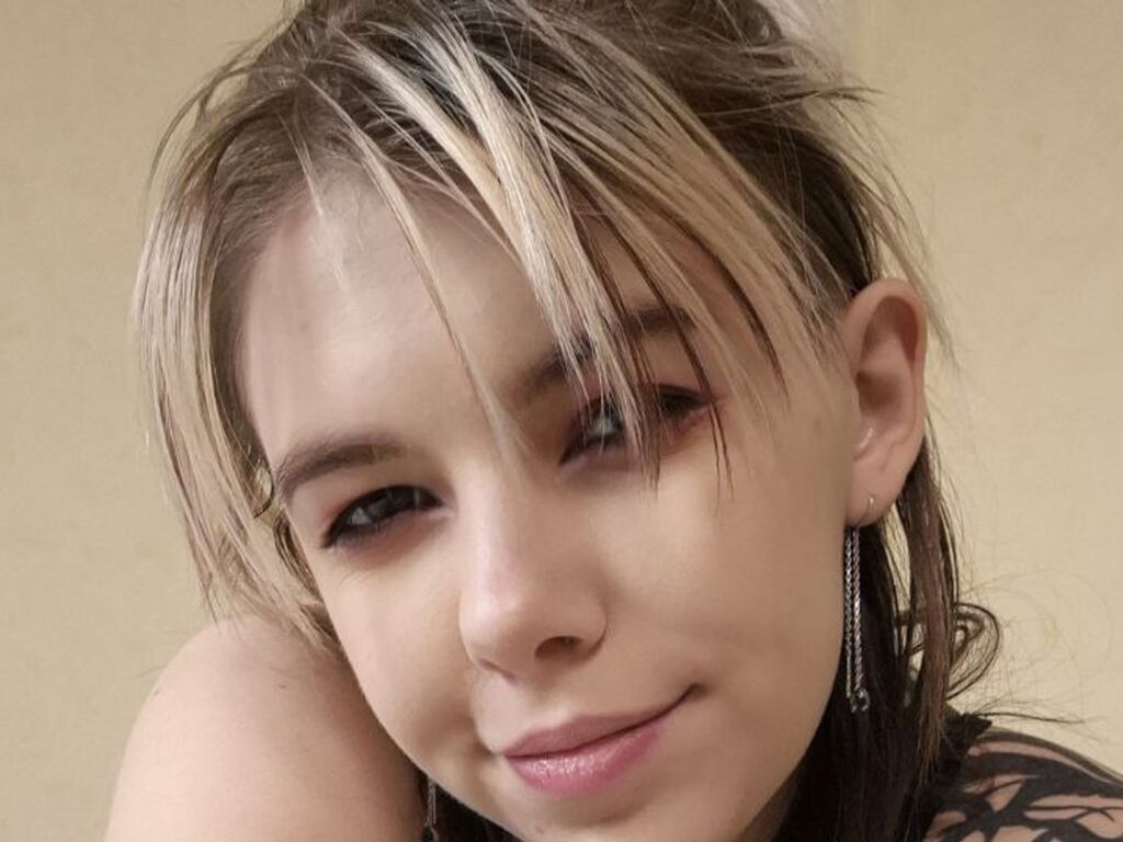 BettieDaryanl Nude