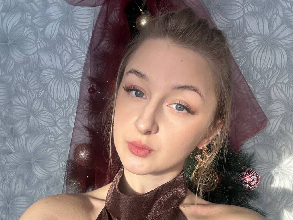 CharoletteHeckle Nude