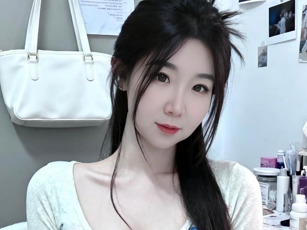 ClaraWhiter Nude