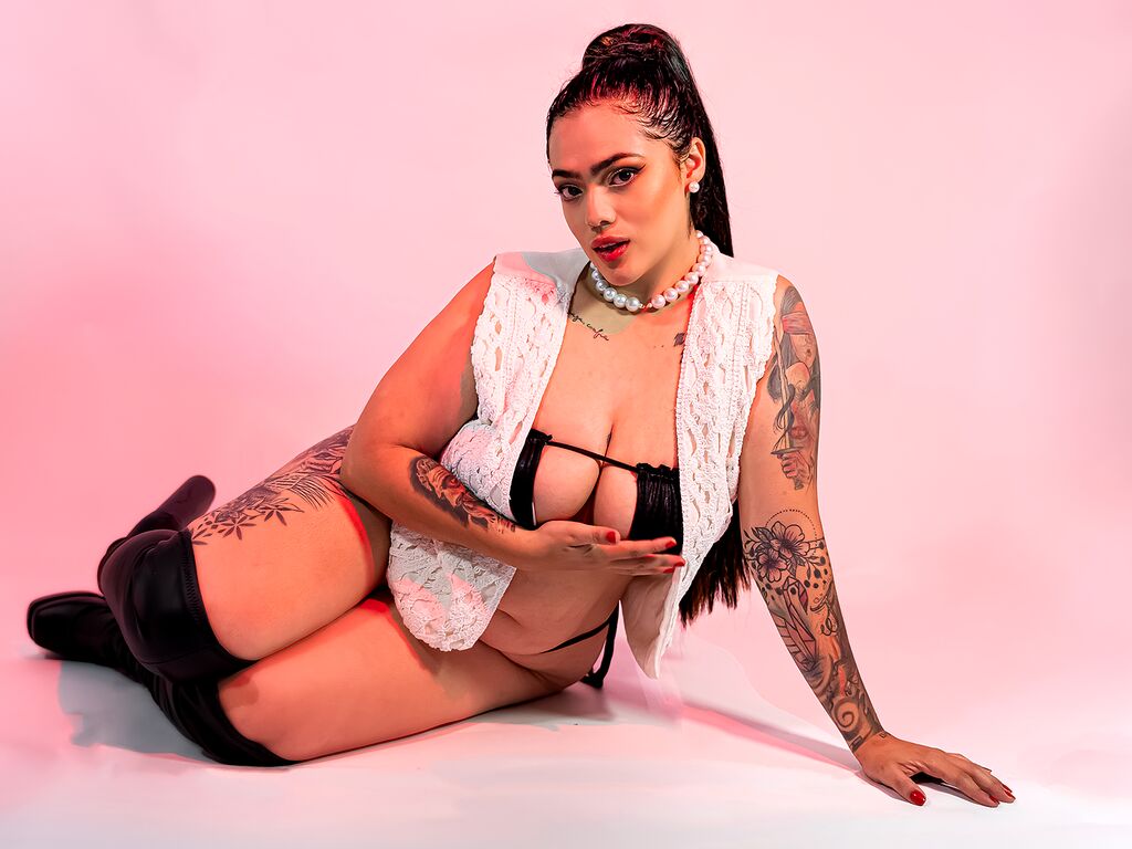 CondeEmily Nude
