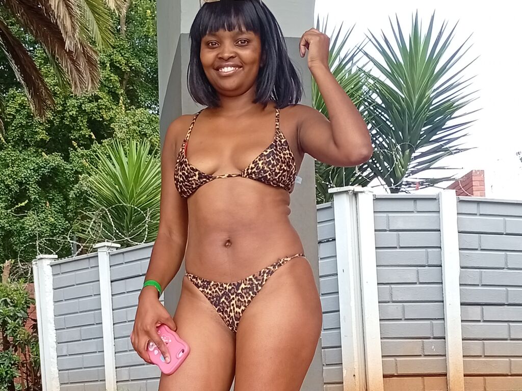 DaniellaHove Nude