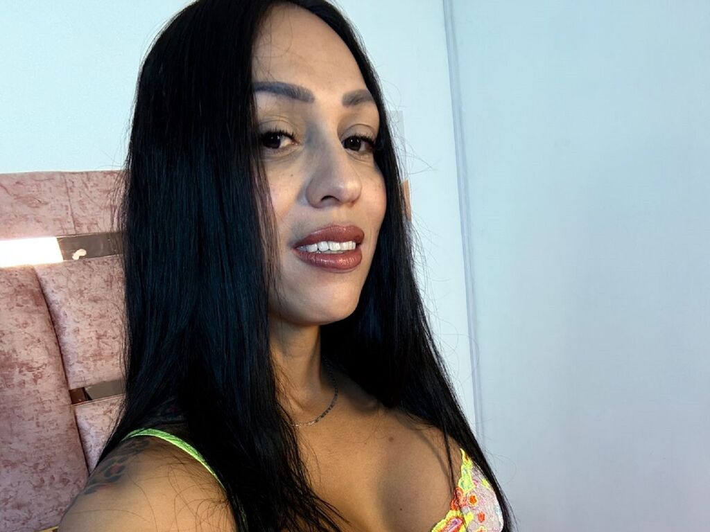 GiaLaurens Nude