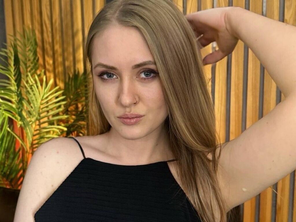 GoldenLolali Nude