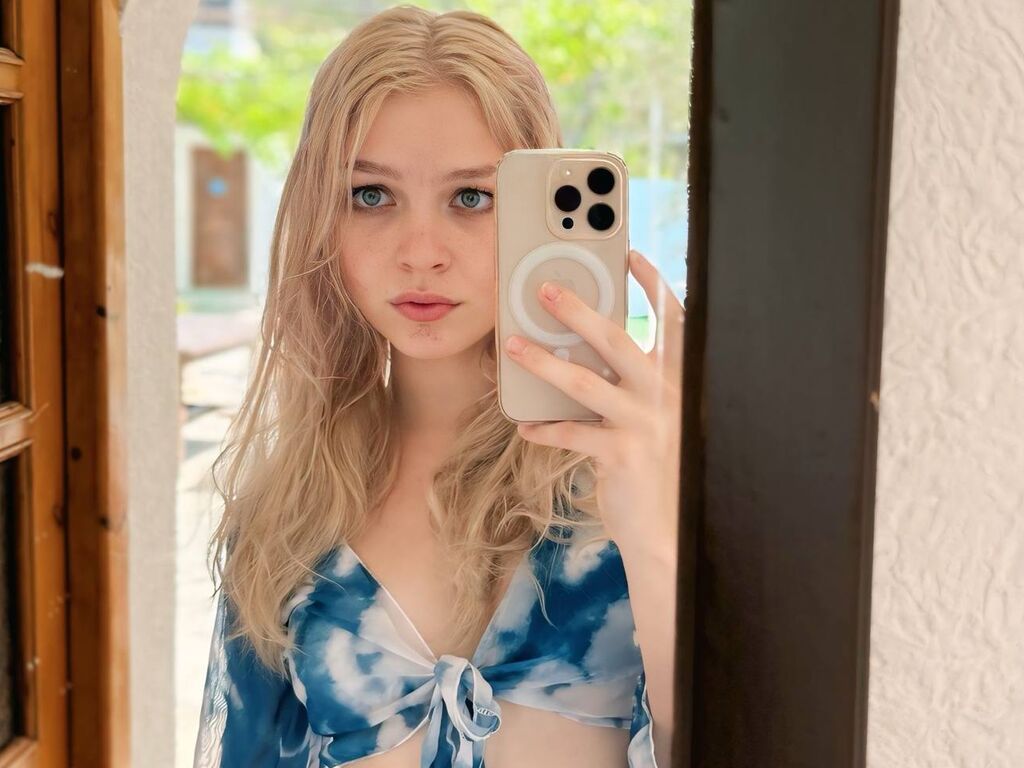 JuneLane Nude