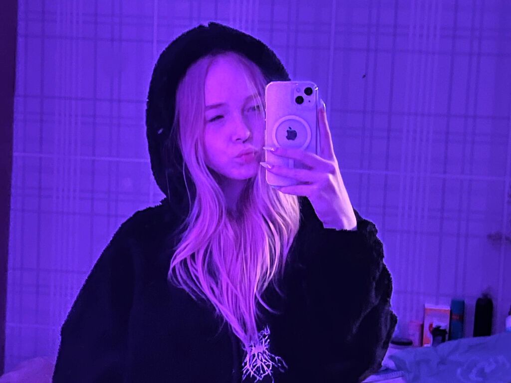 KamiMellema Nude
