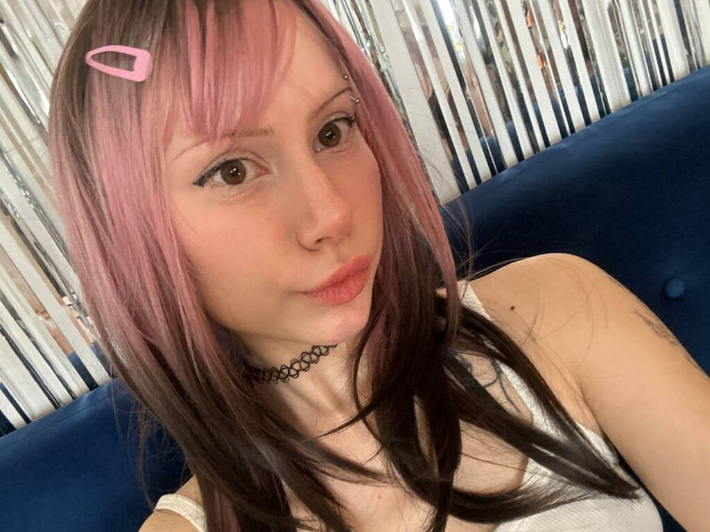 KayaSnowy Nude
