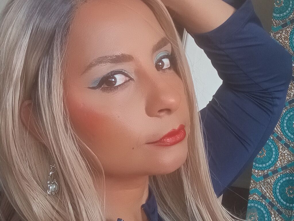 LareineCleo Nude