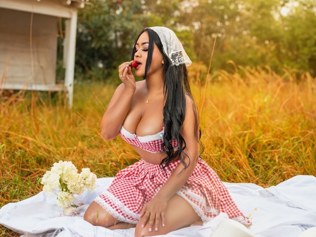 Miah Nude