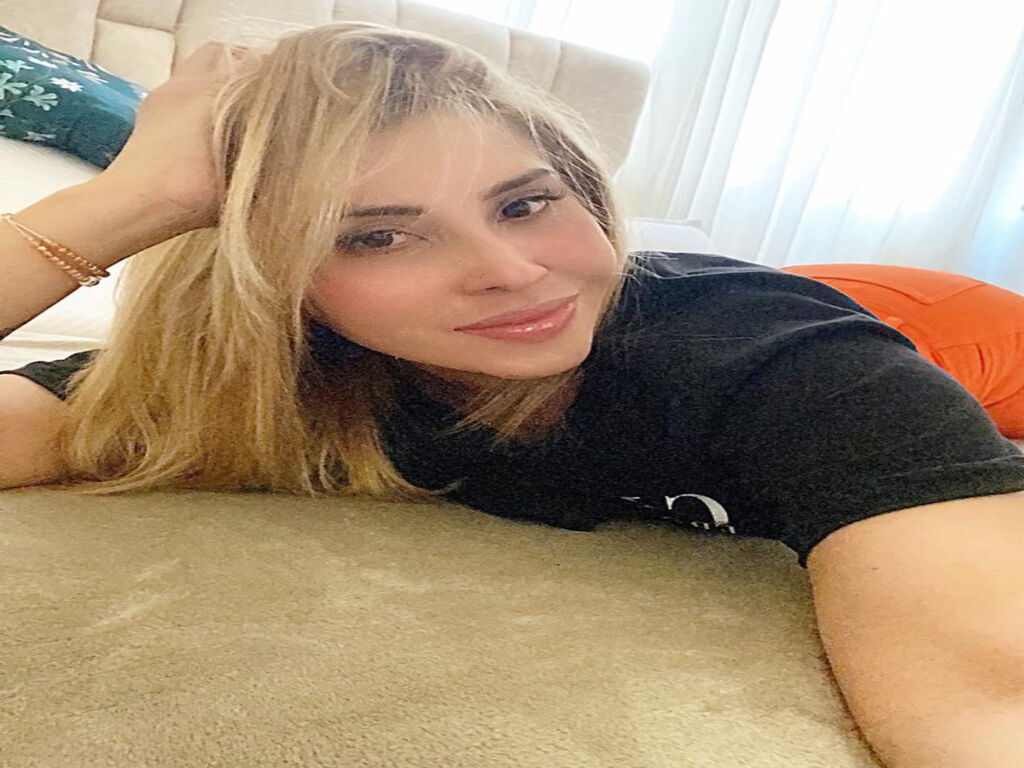 PelinnaCollins Nude