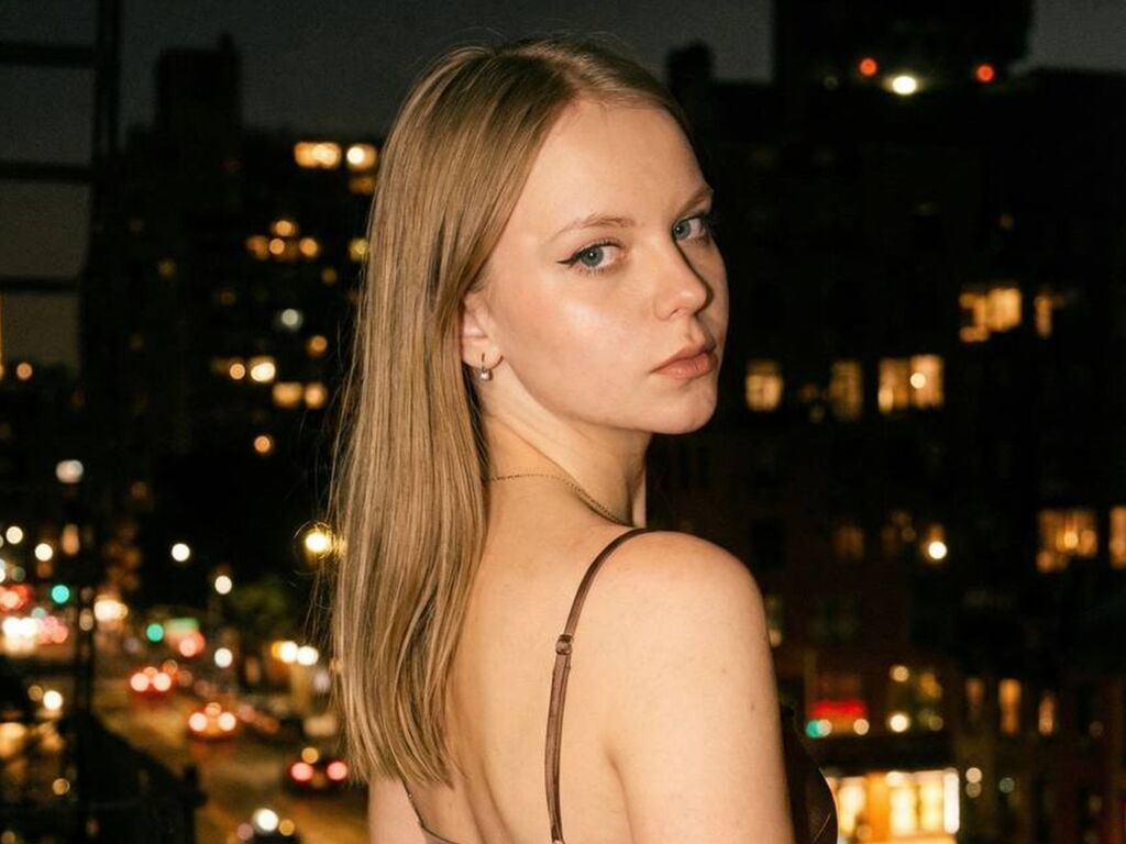 SophiePeachy Nude