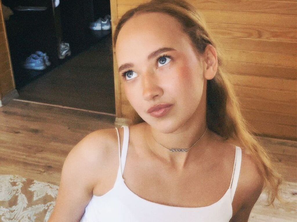 VeniceMidden Nude