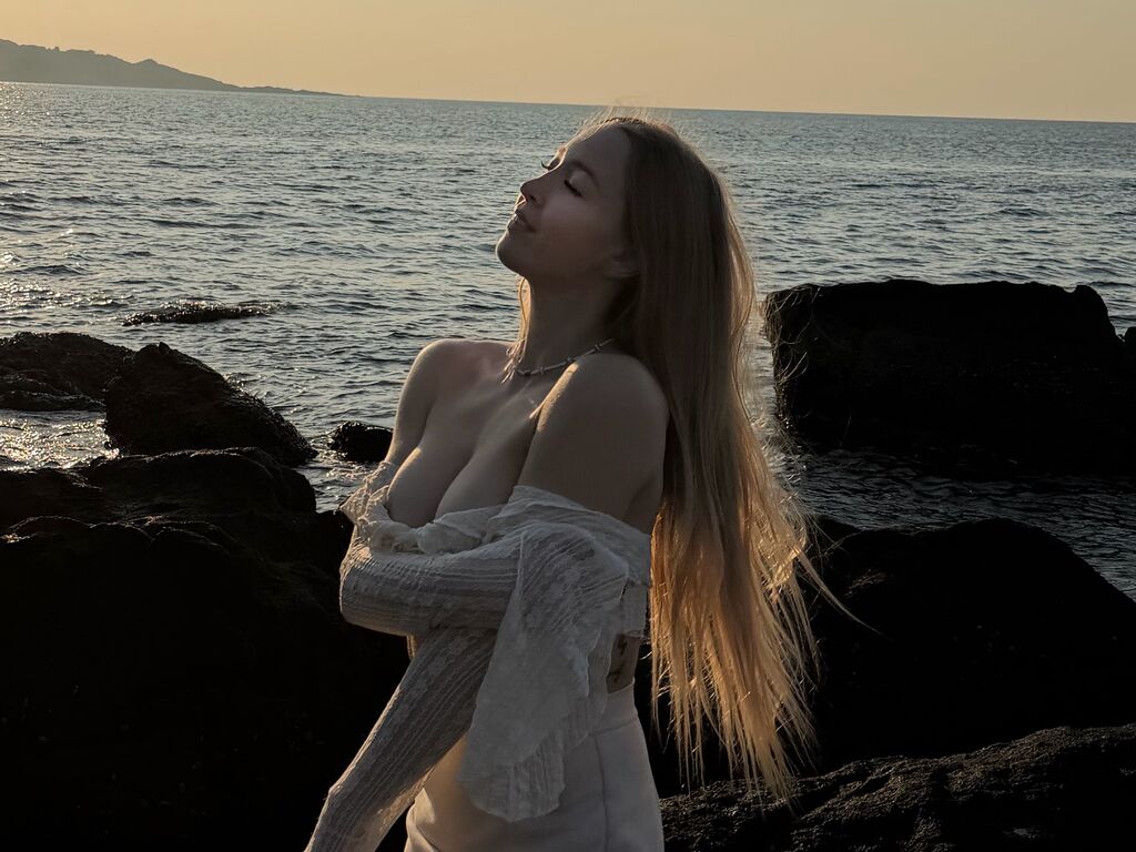 VickiAstra Nude
